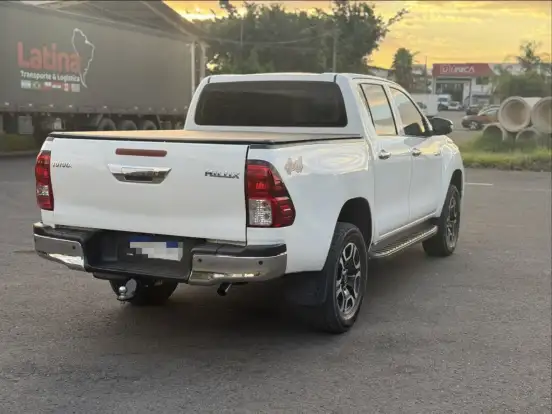 TOYOTA-HILUX-2021