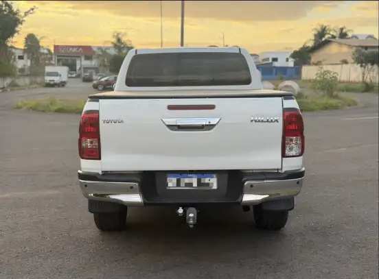 TOYOTA-HILUX-2021