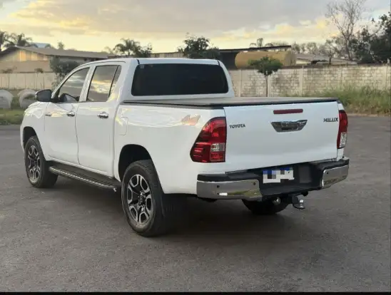 TOYOTA-HILUX-2021