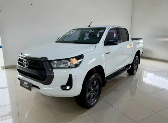 TOYOTA HILUX 2.8 D-4D TURBO DIESEL CD SR 4X4 AUTOMÁTICO