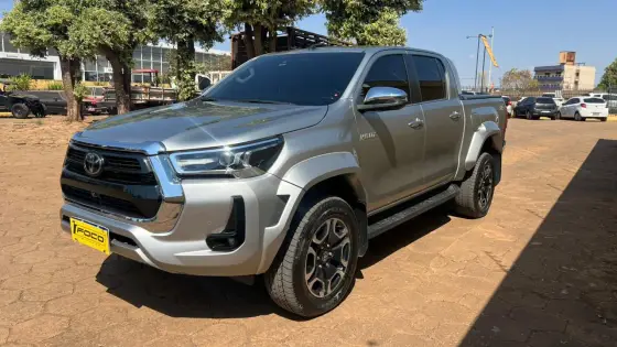 TOYOTA HILUX 2.8 D-4D TURBO DIESEL CD SRX PLUS 4X4 AUTOMÁTICO