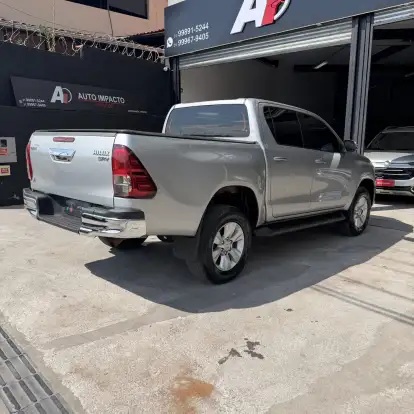 TOYOTA-HILUX-2017