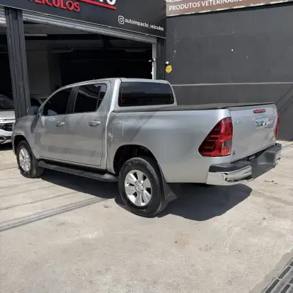 TOYOTA-HILUX-2017