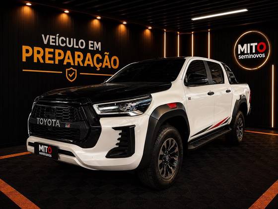 TOYOTA HILUX 2.8 D-4D TURBO DIESEL CD GR-S 4X4 AUTOMÁTICO