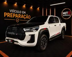 TOYOTA HILUX 2.8 D-4D TURBO DIESEL CD GR-S 4X4 AUTOMÁTICO TOYOTA HILUX 2.8 D-4D TURBO DIESEL CD GR-S 4X4 AUTOMÁTICO