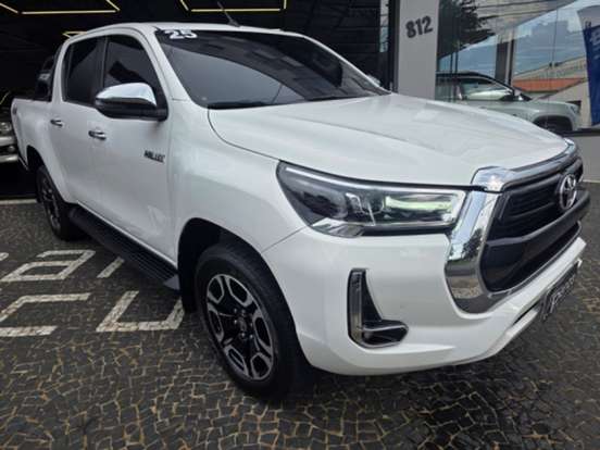 TOYOTA-HILUX-2025