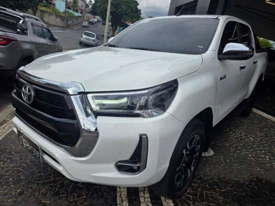 TOYOTA-HILUX-2.8 D-4D TURBO DIESEL CD SRV 4X4 AUTOMÁTICO TOYOTA-HILUX-2025