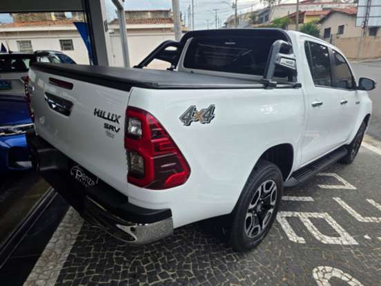 TOYOTA-HILUX-2.8 D-4D TURBO DIESEL CD SRV 4X4 AUTOMÁTICO TOYOTA-HILUX-2025