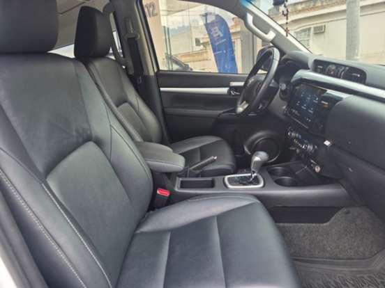 TOYOTA-HILUX-2.8 D-4D TURBO DIESEL CD SRV 4X4 AUTOMÁTICO TOYOTA-HILUX-2025