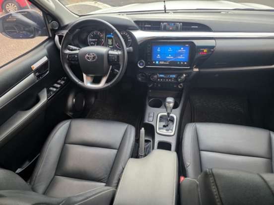 TOYOTA-HILUX-2.8 D-4D TURBO DIESEL CD SRV 4X4 AUTOMÁTICO TOYOTA-HILUX-2025