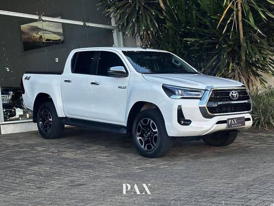 TOYOTA HILUX 2.8 D-4D TURBO DIESEL CD SRV 4X4 AUTOMÁTICO