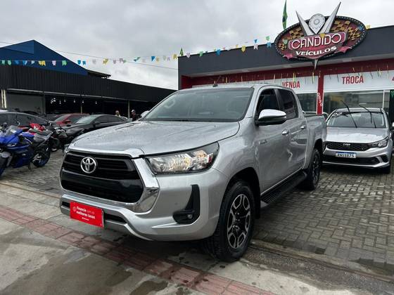 TOYOTA HILUX 2.8 D-4D TURBO DIESEL CD SRV 4X4 AUTOMÁTICO