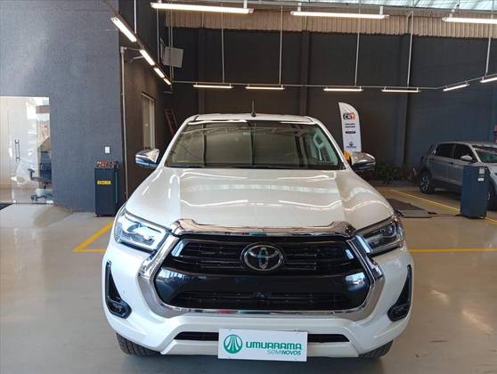 TOYOTA HILUX 2.8 D-4D TURBO DIESEL CD SRX 4X4 AUTOMÁTICO