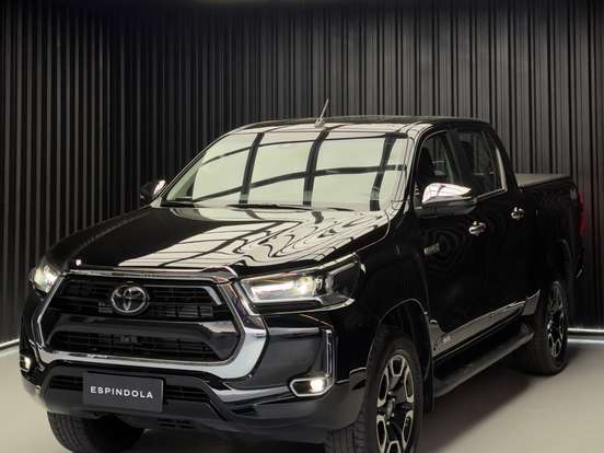 TOYOTA-HILUX-2023