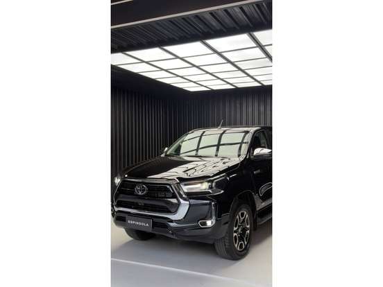 TOYOTA-HILUX-2023