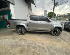 TOYOTA HILUX 2.8 D-4D TURBO DIESEL CD SRX PLUS 4X4 AUTOMÁTICO TOYOTA HILUX 2.8 D-4D TURBO DIESEL CD SRX PLUS 4X4 AUTOMÁTICO