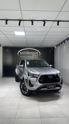 TOYOTA HILUX 2.8 D-4D TURBO DIESEL CD SRX PLUS 4X4 AUTOMÁTICO