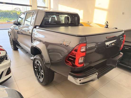 TOYOTA-HILUX-2.8 D-4D TURBO DIESEL CD SRX PLUS 4X4 AUTOMÁTICO TOYOTA-HILUX-2026