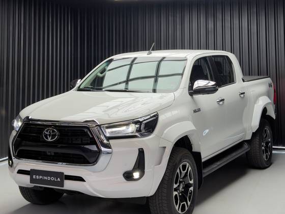 TOYOTA HILUX 2.8 D-4D TURBO DIESEL CD SRX PLUS 4X4 AUTOMÁTICO