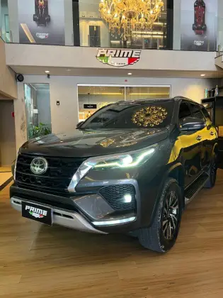 TOYOTA HILUX SW4 2.8 D-4D TURBO DIESEL SRX 4X4 AUTOMÁTICO