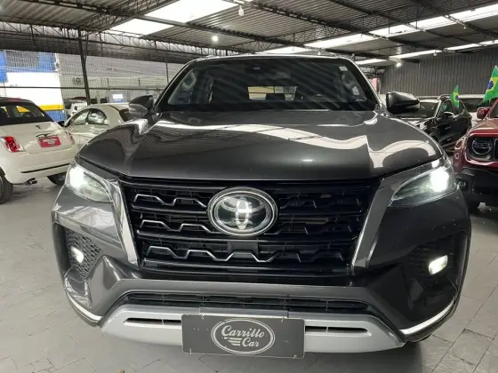 TOYOTA HILUX SW4 2.8 D-4D TURBO DIESEL SRX 7L 4X4 AUTOMÁTICO