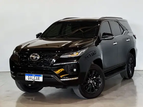 TOYOTA HILUX SW4 2.8 D-4D TURBO DIESEL SRX 7L 4X4 AUTOMÁTICO