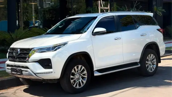 TOYOTA HILUX SW4 2.8 D-4D TURBO DIESEL SRX 7L 4X4 AUTOMÁTICO