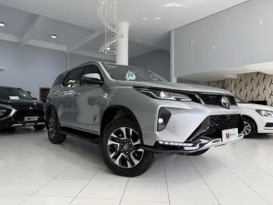 TOYOTA-HILUX SW4-2024