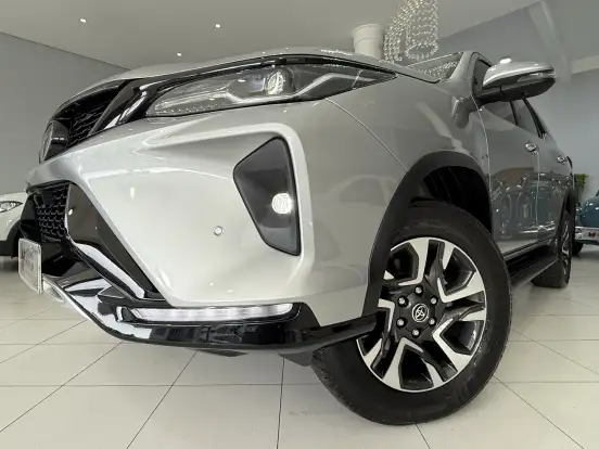 TOYOTA-HILUX SW4-2024