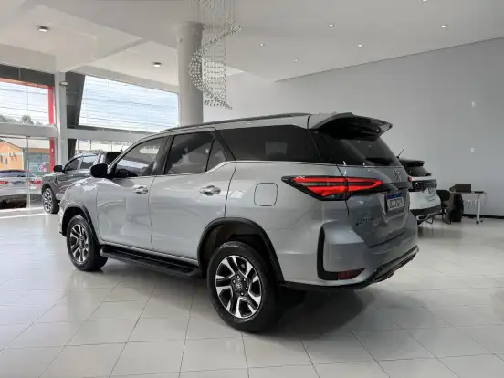 TOYOTA-HILUX SW4-2024