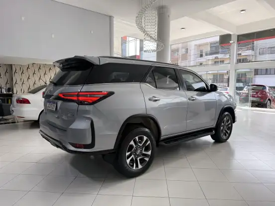 TOYOTA-HILUX SW4-2024
