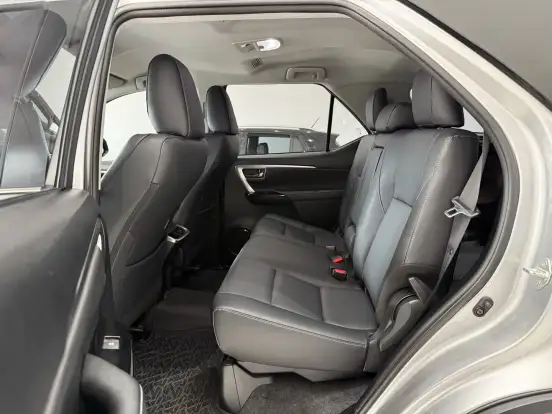 TOYOTA-HILUX SW4-2024