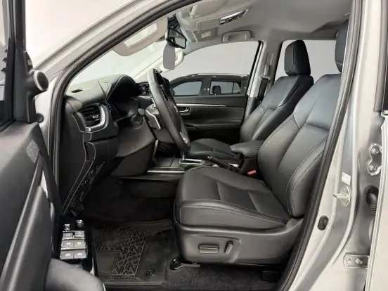 TOYOTA-HILUX SW4-2.8 D-4D TURBO DIESEL SRX PLATINUM 4X4 AUTOMÁTICO TOYOTA-HILUX SW4-2024