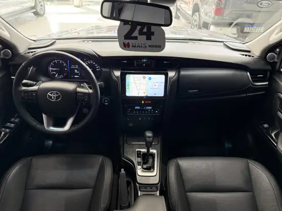 TOYOTA-HILUX SW4-2024