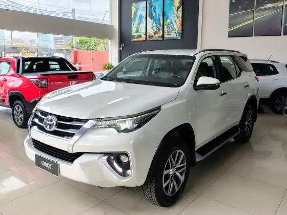 TOYOTA HILUX SW4 2.8 SRX 4X4 7 LUGARES 16V TURBO INTERCOOLER DIESEL 4P AUTOMÁTICO TOYOTA HILUX SW4 2.8 SRX 4X4 7 LUGARES 16V TURBO INTERCOOLER DIESEL 4P AUTOMÁTICO