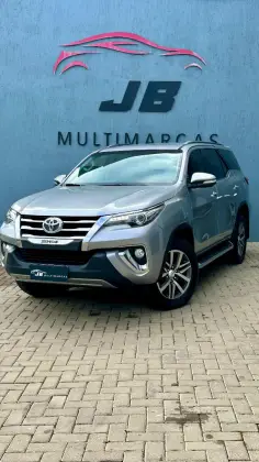 TOYOTA HILUX SW4 2.8 SRX 4X4 7 LUGARES 16V TURBO INTERCOOLER DIESEL 4P AUTOMÁTICO TOYOTA HILUX SW4 2.8 SRX 4X4 7 LUGARES 16V TURBO INTERCOOLER DIESEL 4P AUTOMÁTICO