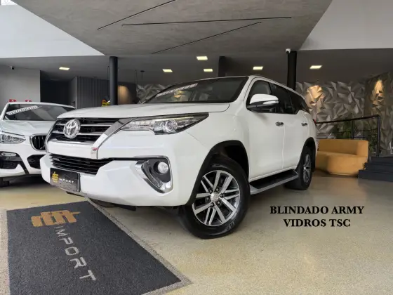 TOYOTA HILUX SW4 2.8 SRX 4X4 7 LUGARES 16V TURBO INTERCOOLER DIESEL 4P AUTOMÁTICO
