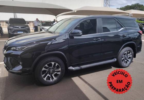 TOYOTA HILUX SW4 2.8 D-4D TURBO DIESEL SRX 4X4 AUTOMÁTICO