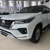 TOYOTA HILUX SW4 2.8 D-4D TURBO DIESEL SRX 7L 4X4 AUTOMÁTICO TOYOTA HILUX SW4 2.8 D-4D TURBO DIESEL SRX 7L 4X4 AUTOMÁTICO