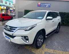 TOYOTA HILUX SW4 2.8 SRX 4X4 7 LUGARES 16V TURBO INTERCOOLER DIESEL 4P AUTOMÁTICO TOYOTA HILUX SW4 2.8 SRX 4X4 7 LUGARES 16V TURBO INTERCOOLER DIESEL 4P AUTOMÁTICO