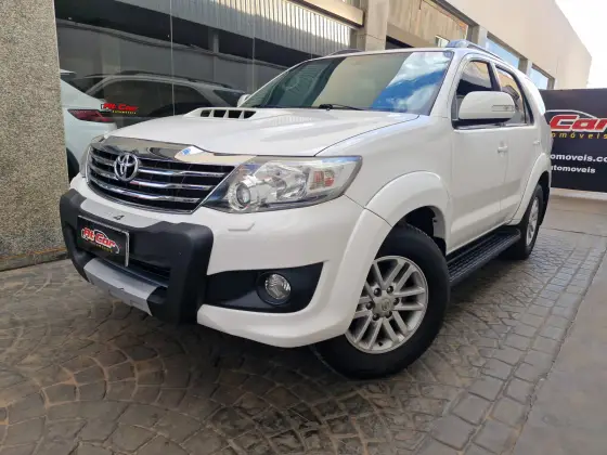 TOYOTA HILUX SW4 3.0 SRV 4X4 7 LUGARES 16V TURBO INTERCOOLER DIESEL 4P AUTOMÁTICO TOYOTA HILUX SW4 3.0 SRV 4X4 7 LUGARES 16V TURBO INTERCOOLER DIESEL 4P AUTOMÁTICO