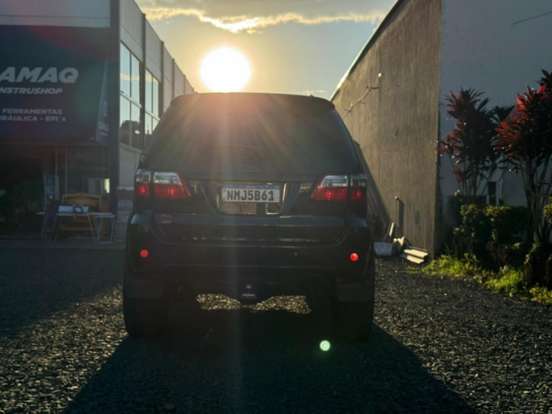 TOYOTA-HILUX SW4-2010