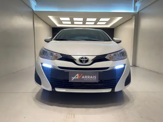 TOYOTA-YARIS-2019