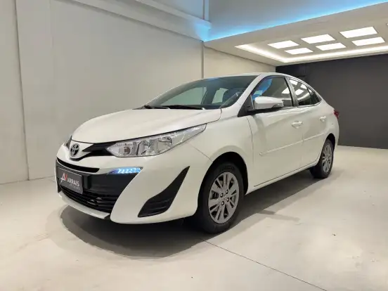 TOYOTA-YARIS-2019