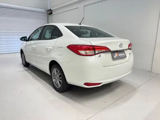 TOYOTA-YARIS-2019