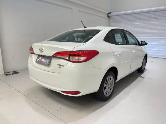 TOYOTA-YARIS-2019