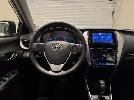 TOYOTA-YARIS-2019