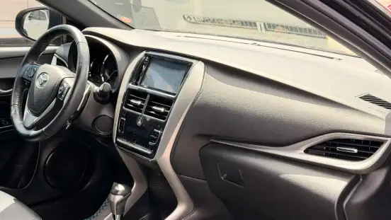 TOYOTA-YARIS-2019