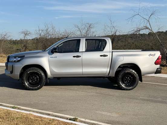 TOYOTA-HILUX-2021