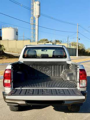 TOYOTA-HILUX-2021